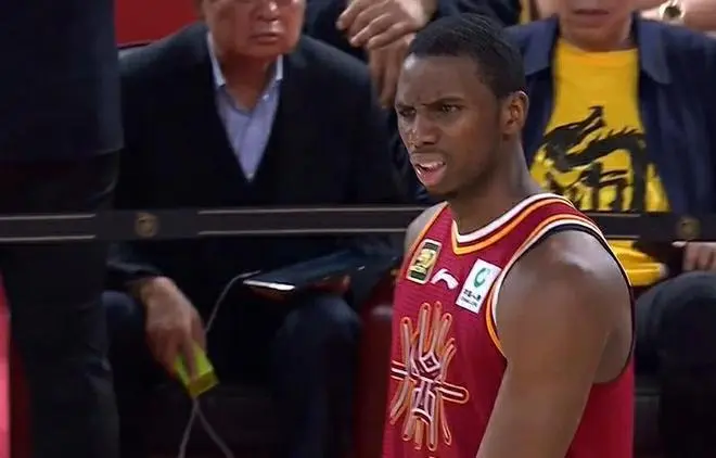 山西男篮主场力克广东队取得赛点 原帅29分胡明轩遭驱逐