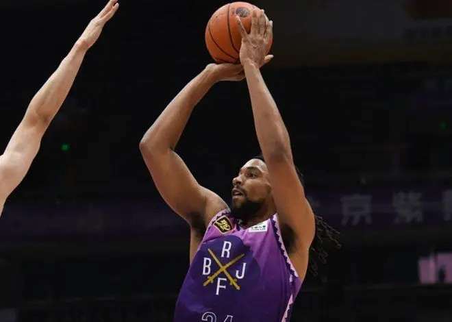 详细阅读:国手球员年薪550万引热议 杯赛场均3分表现遭质疑 国手球员年薪550万引热议 杯赛场均3分表现遭质疑