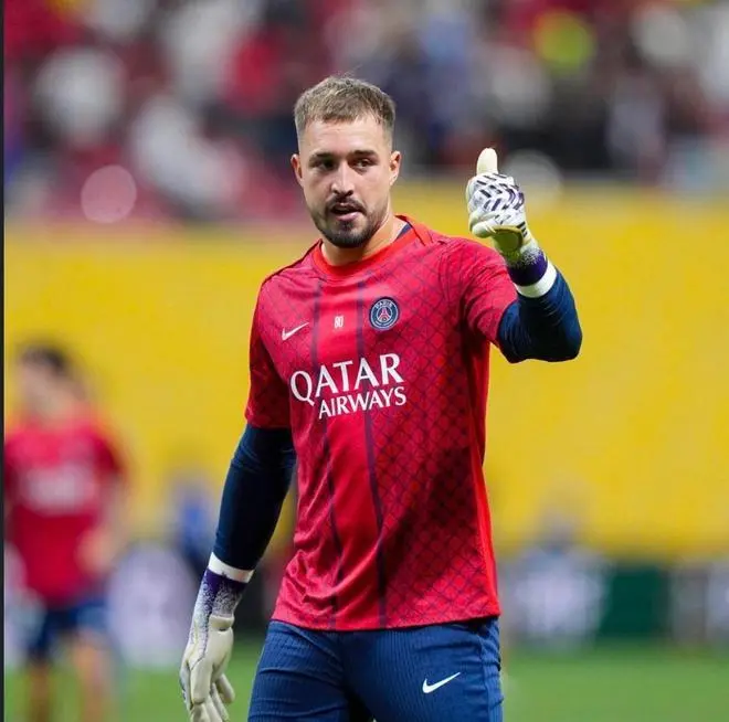 黄潜成功引进巴黎门将特纳斯，转会市场动态解析