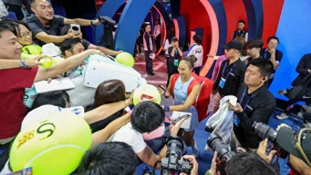 郑钦文因缺席新赛季前两周赛事引发澳网备战担忧